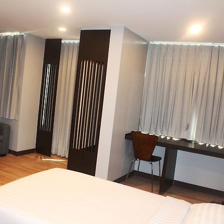 Ywca Hotel Bangkok Exterior photo