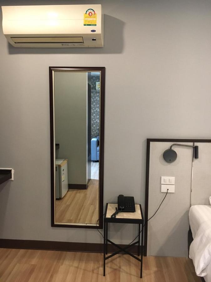 Ywca Hotel Bangkok Exterior photo